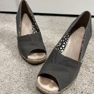 Toms Open Toe Wedges